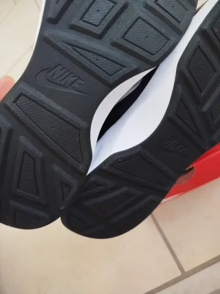 Scarpe Nike nere uomo