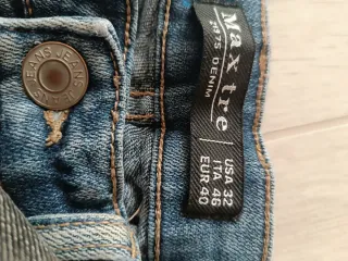 Jeans uomo strappati blu e grigi