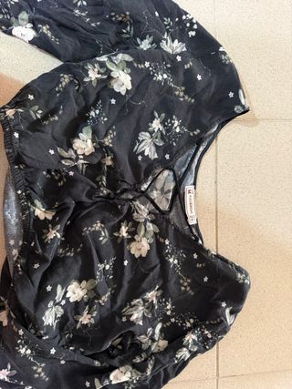 Top floral manga larga