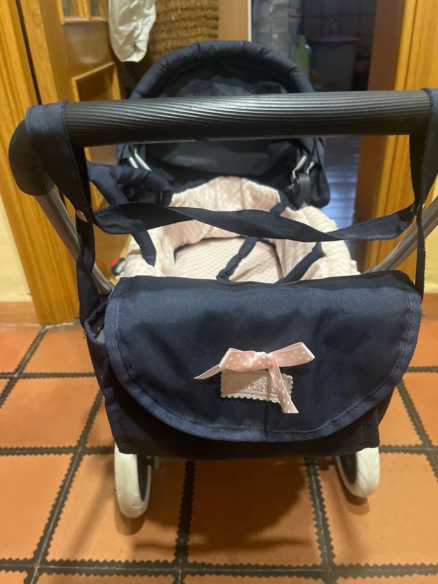 Coche de muñecas azul la niña