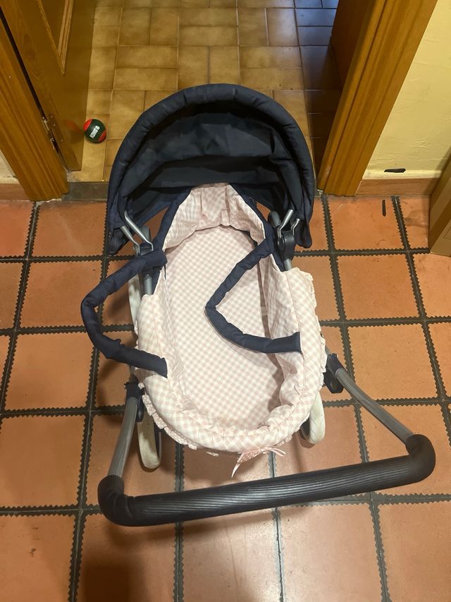 Coche de muñecas azul la niña