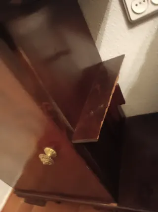 Mesitas antiguas de madera