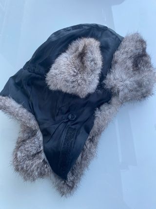 Gorro de piel negro y gris