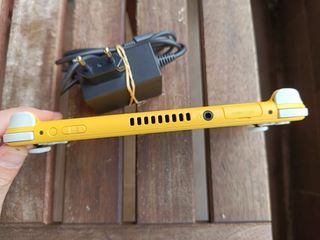 Nintendo Switch Lite Amarilla