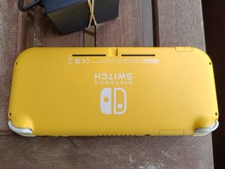 Nintendo Switch Lite Amarilla