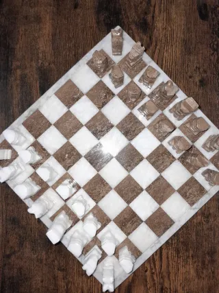 Juego de ajedrez de mármol