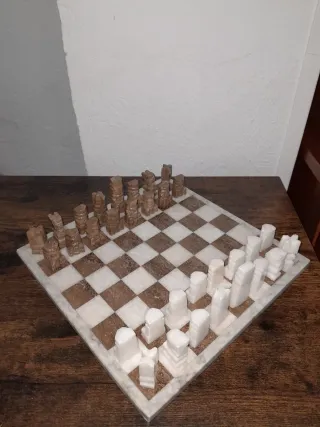 Juego de ajedrez de mármol