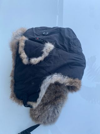 Gorro de piel negro y marrón
