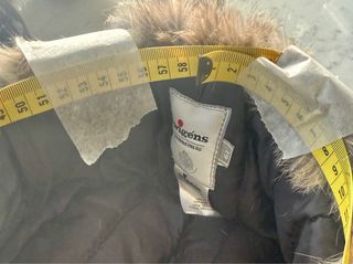 Gorro negro con piel de conejo marrón