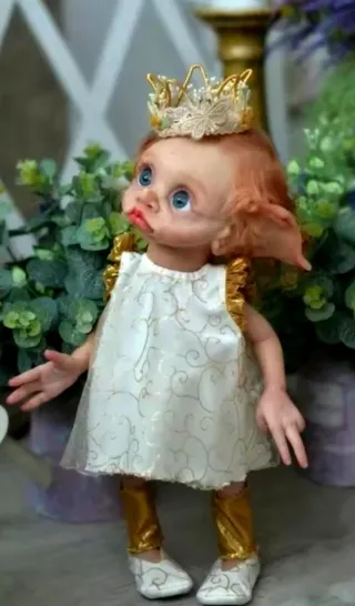 Muñeca Elfo Suerte 35cm Corona Dorada