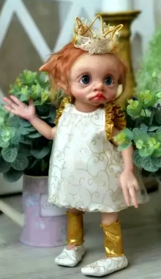 Muñeca Elfo Suerte 35cm Corona Dorada