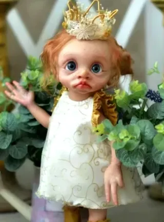 Muñeca Elfo Suerte 35cm Corona Dorada