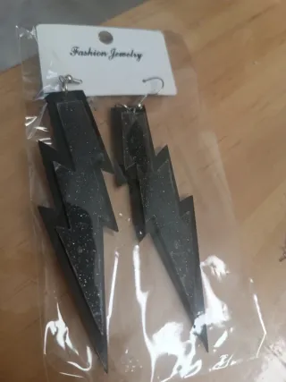 Pendientes retro rayo negro y plateado