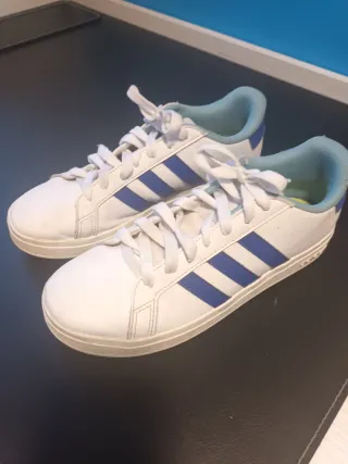 Zapatillas Adidas Blancas y Azules número 38 y 2/3