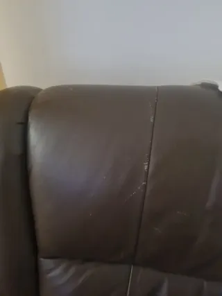 Sillón elevador reclinable de piel marrón