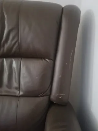 Sillón elevador reclinable de piel marrón