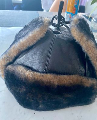 Gorro de piel cuero negro y marrón