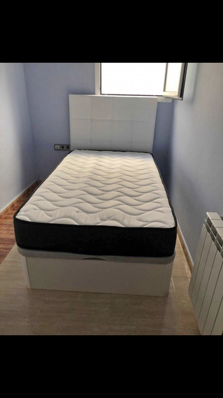 Cama con cabecero tapizado