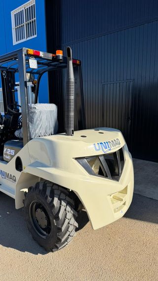 CARRETILLA ELEVADORA DIESEL UNIMAQ R4D25