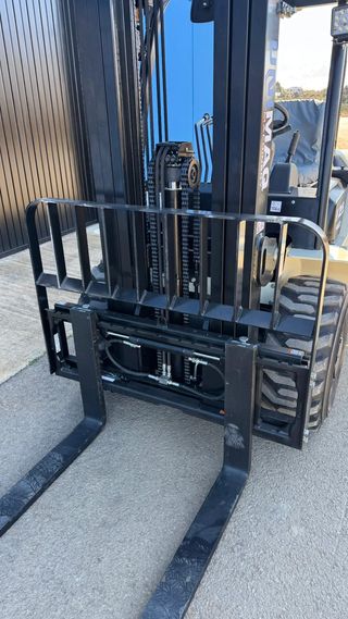 CARRETILLA ELEVADORA DIESEL UNIMAQ R4D25