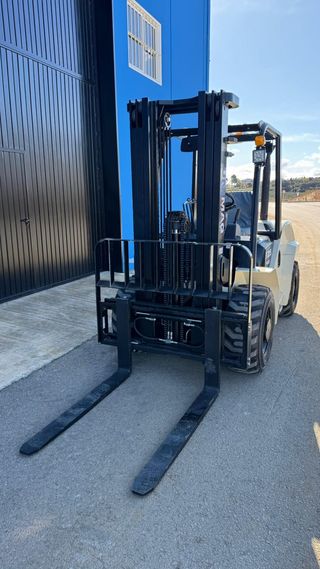 CARRETILLA ELEVADORA DIESEL UNIMAQ R4D25