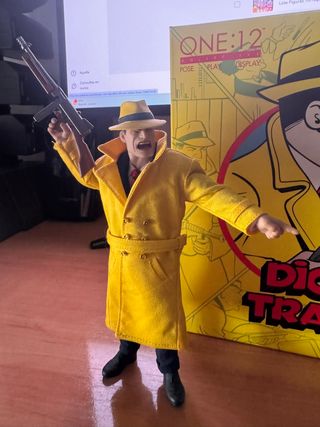 Dick Tracy Mezco One:12 Figura