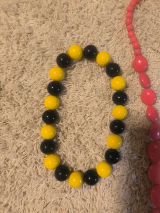 Collares bisutería dorados y rosas. PRECIO x Todo.