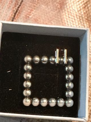 Anillo Àtoms Jud Joies con piedra roja