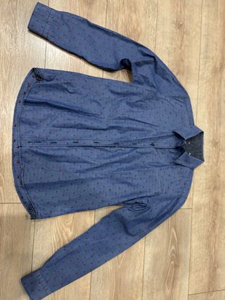 Camisa azul estampada