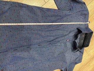 Camisa azul estampada