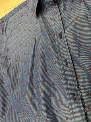 Camisa azul estampada