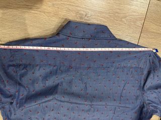 Camisa azul estampada