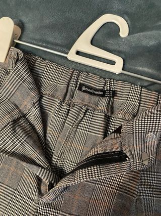 Pantalón de vestir Stradivarius cuadros gris XS.