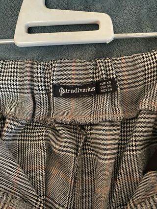 Pantalón de vestir Stradivarius cuadros gris XS.