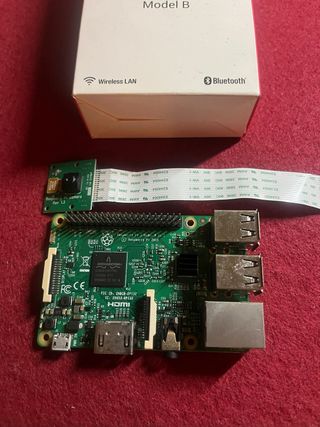 Raspberry Pi 3 Modelo B + Cámara