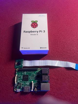 Raspberry Pi 3 Modelo B + Cámara