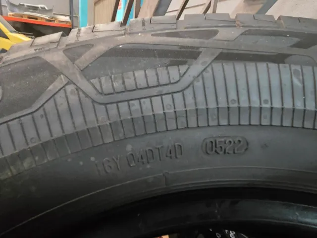 Continental 235/65 R16C Neumático