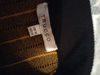 Falda de punto negra con detalles amarillos