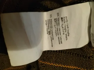 Falda de punto negra con detalles amarillos