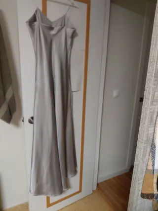 Vestido de satén gris