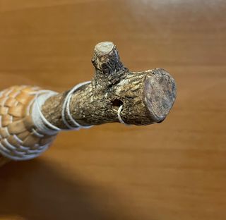 Scopetta in fibra vegetale con manico legno