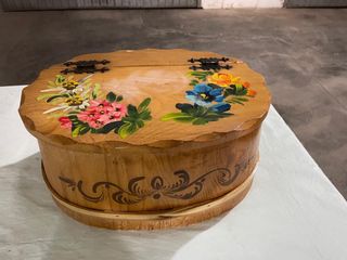 Scatola portaoggetti in legno dipinta a mano