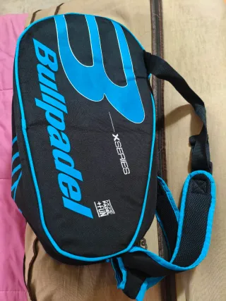 Paletero Bullpadel Negro y Azul