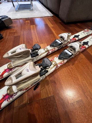 Esquís y fijaciones Dynastar