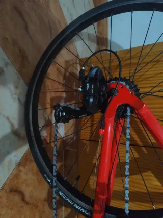 Bicicleta de carretera Btwin Roja