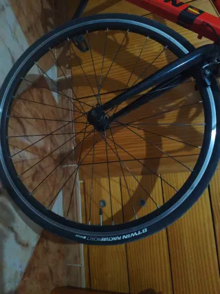 Bicicleta de carretera Btwin Roja