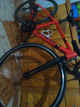 Bicicleta de carretera Btwin Roja