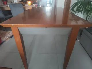 Tavolo allungabile in legno marrone