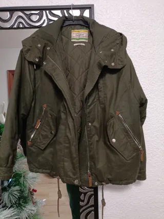Cazadora Pull&Bear unisex verde
