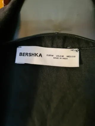 Camisa Bershka manga corta negra